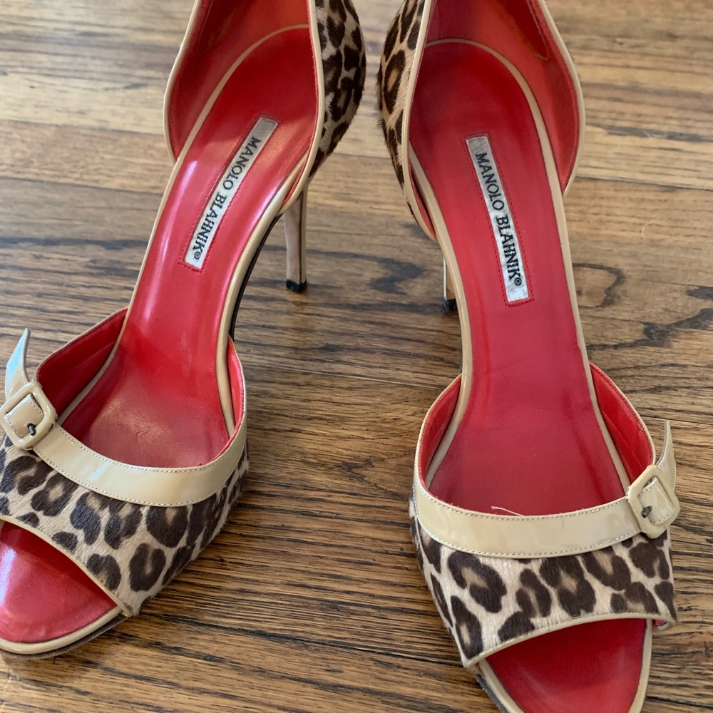 Gorgeous Manolo peep toe animal print